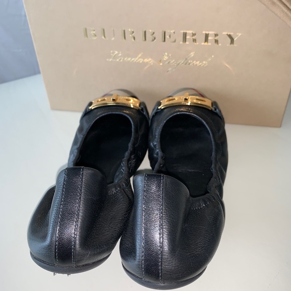 Burberry Flats - Picture 2 of 3